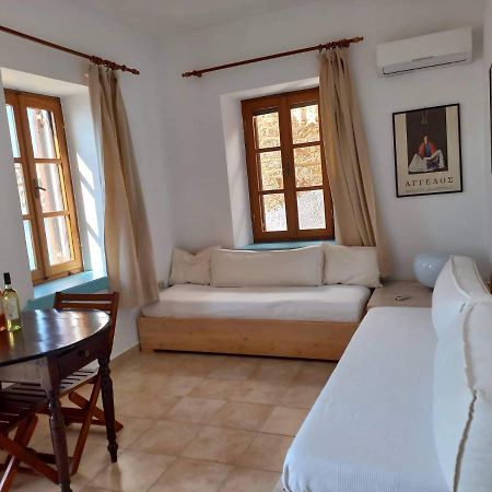Villa Amalia Chalki Town Exteriör bild