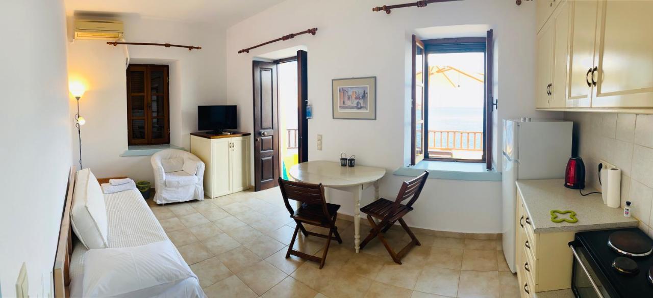 Villa Amalia Chalki Town Exteriör bild