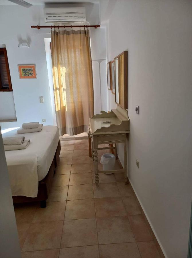 Villa Amalia Chalki Town Exteriör bild