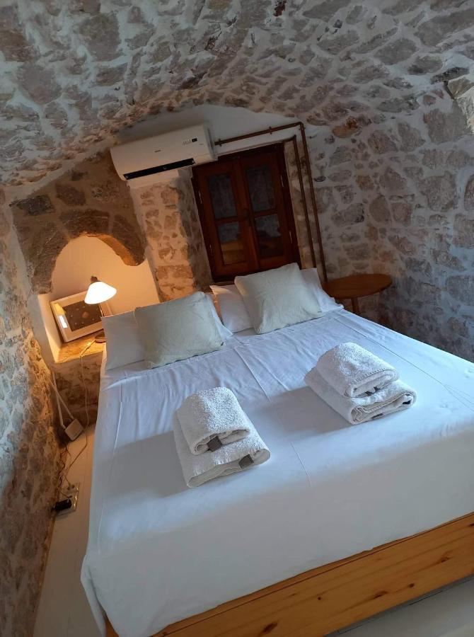 Villa Amalia Chalki Town Exteriör bild