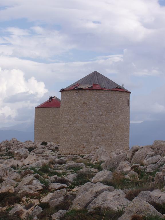 Villa Amalia Chalki Town Exteriör bild