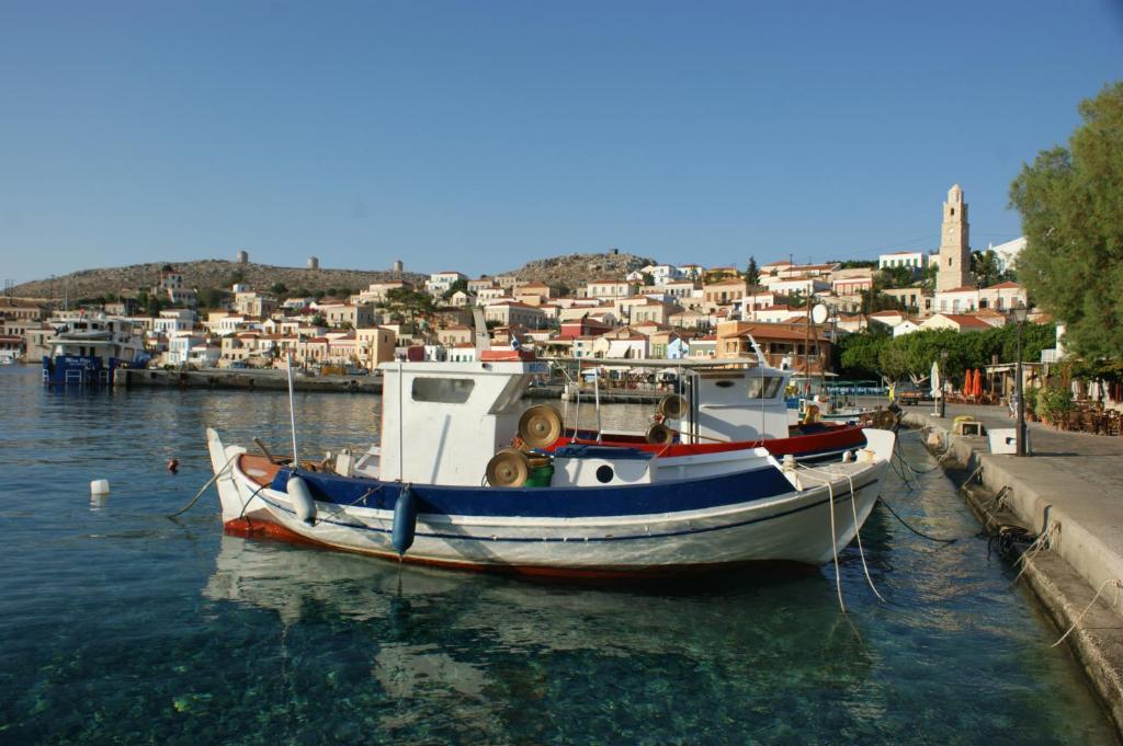 Villa Amalia Chalki Town Exteriör bild