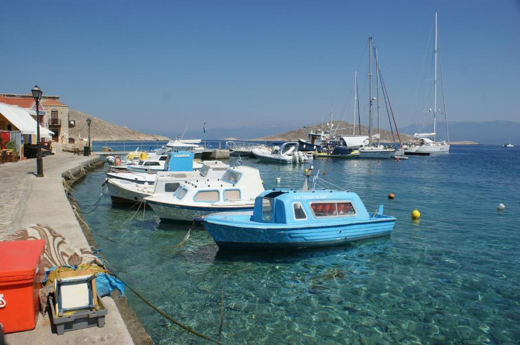 Villa Amalia Chalki Town Exteriör bild